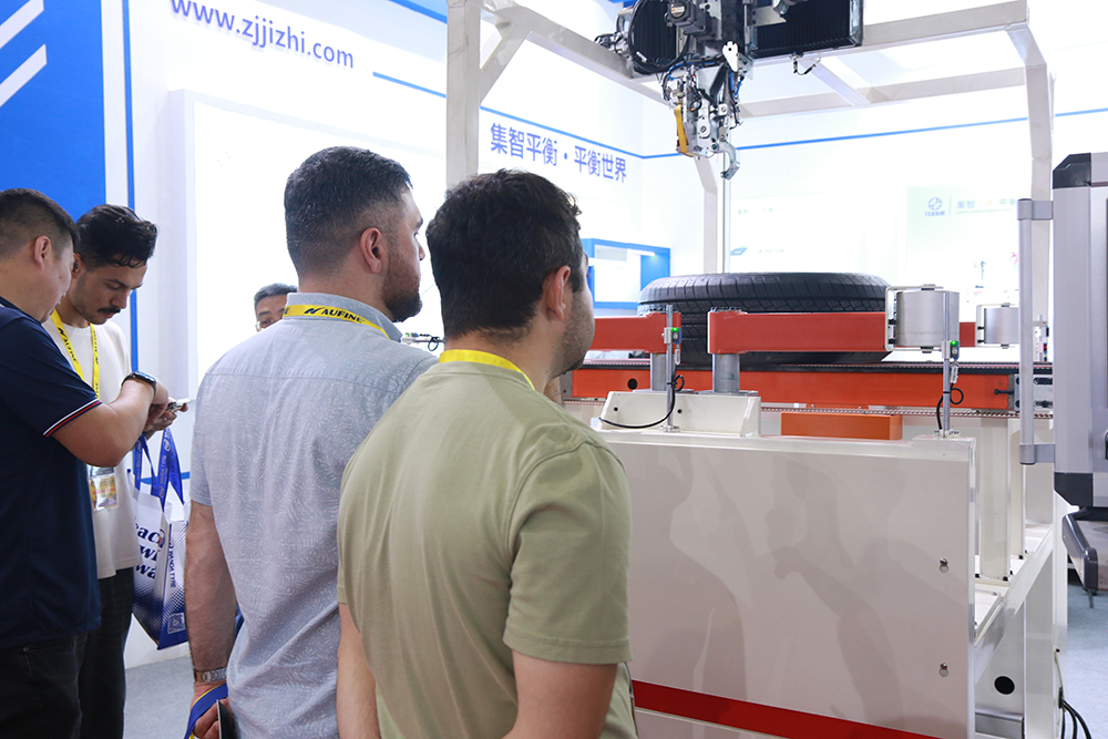 杭州尊龙凯时人生就是博轮胎轮毂展会现场 杭州尊龙凯时人生就是博轮胎轮毂展会现场